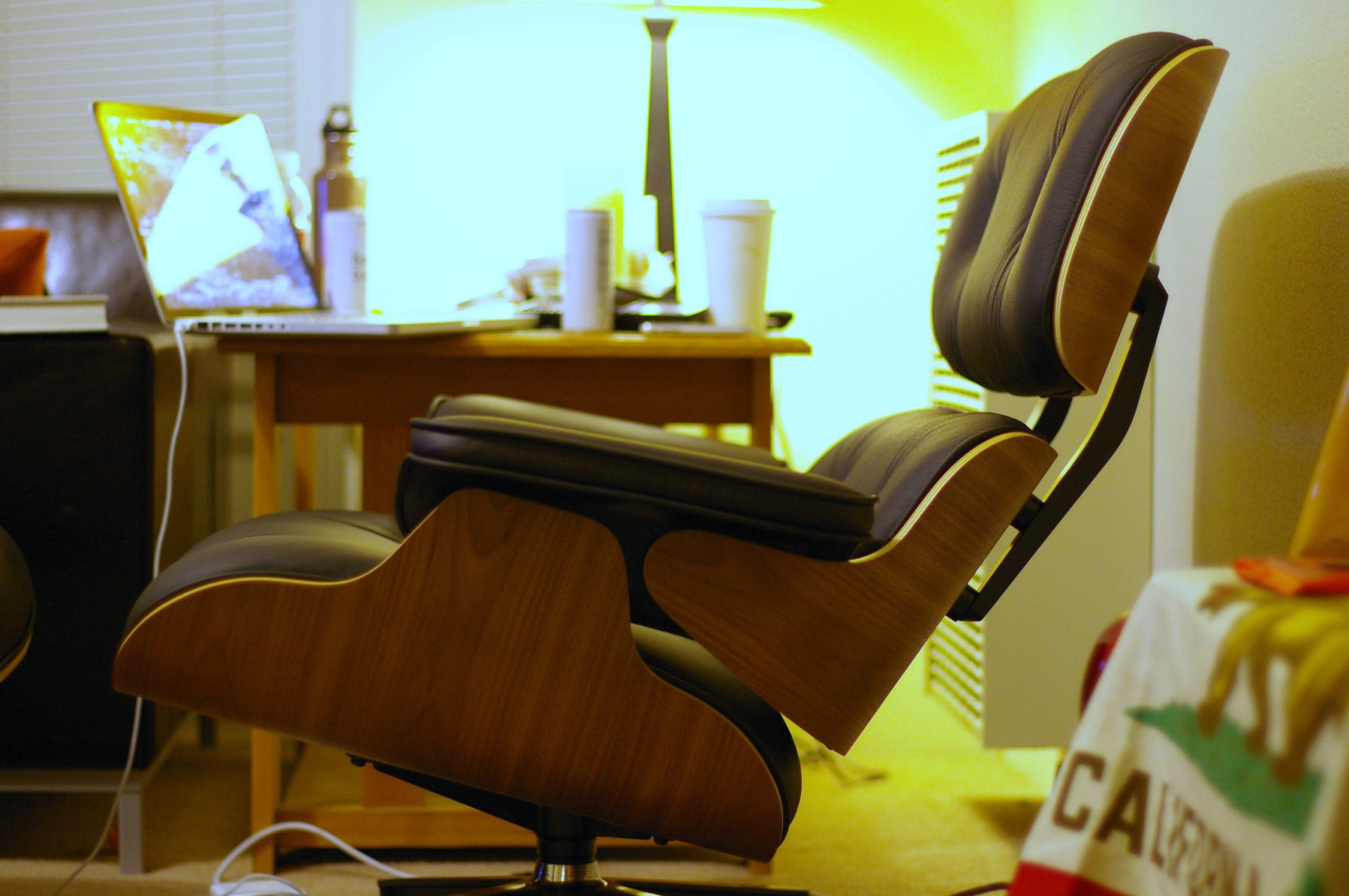 Eames Lounge Chair   Side Scaled 