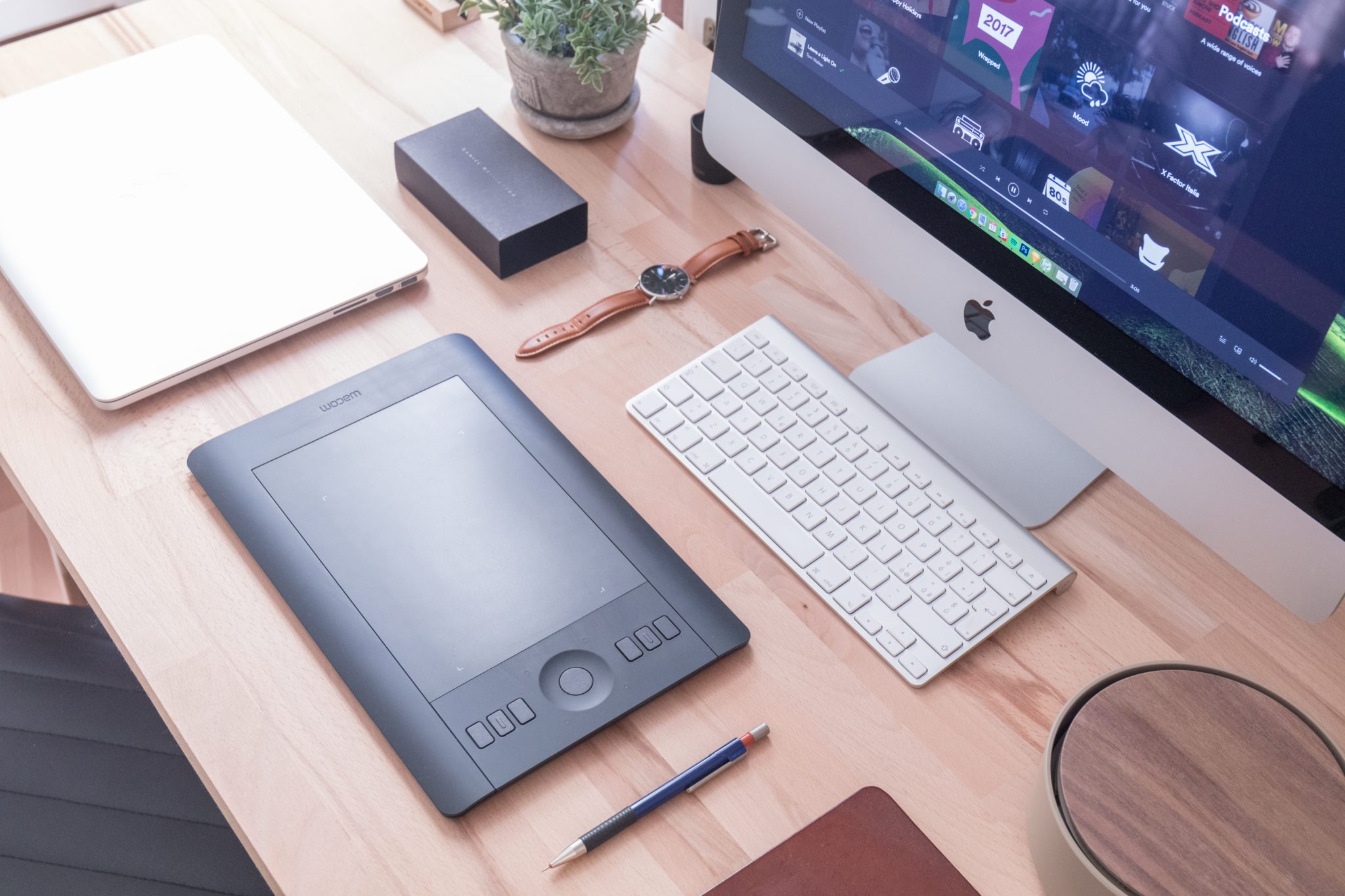 Guide To Getting The Best Office Table Essentials In 2021 Welp Magazine