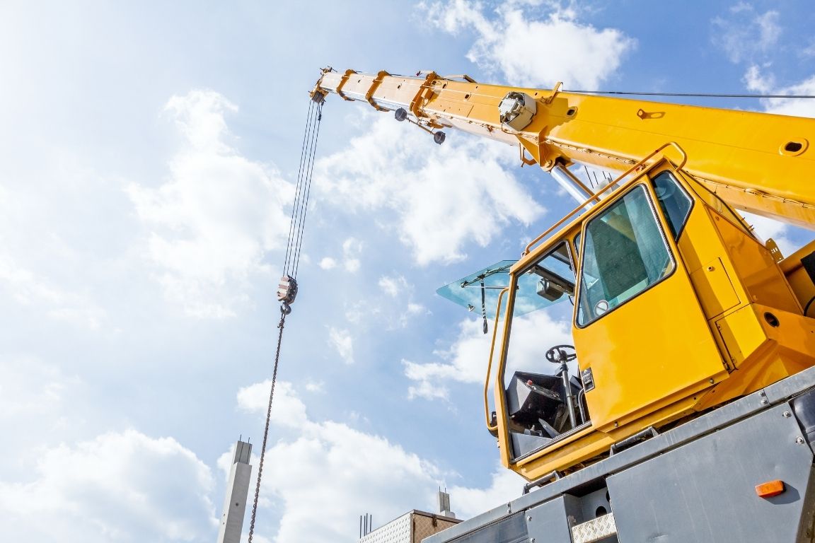 What’s The Difference Between Hoists and Cranes?