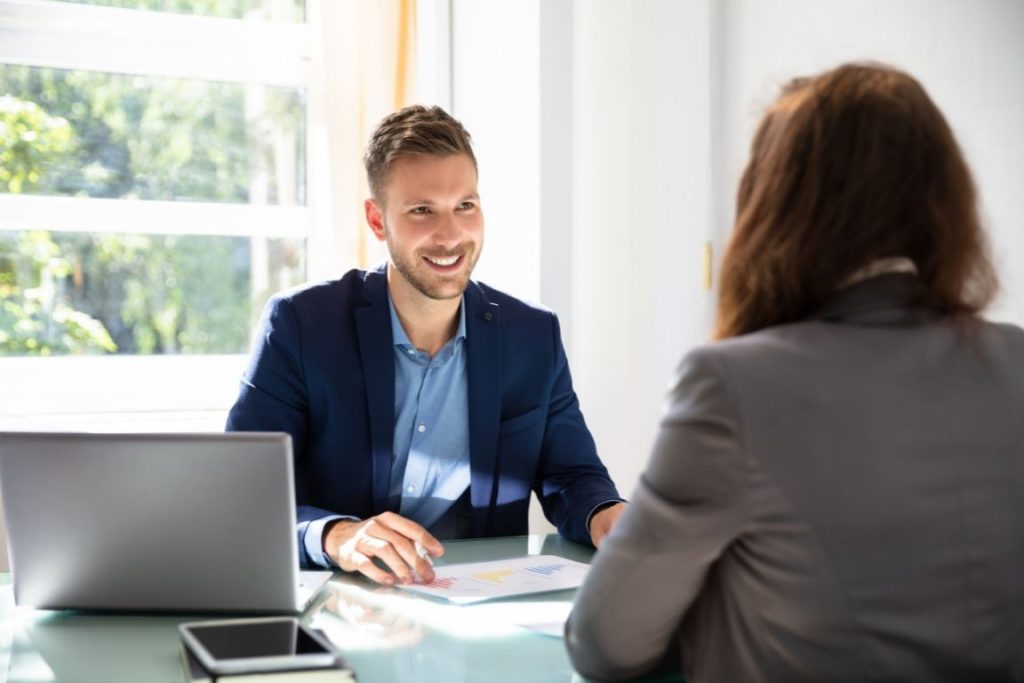 Benefits of Hiring a Human Resources Analyst
