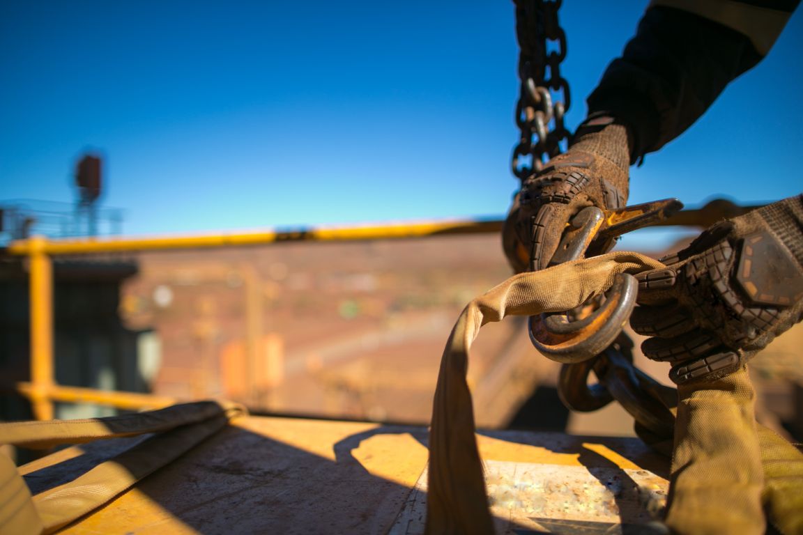 How To Decide Which Shackle Is Right for Your Lifting Sling