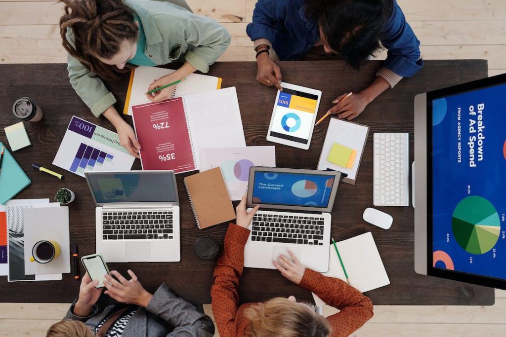 3 Businesses That Would Benefit The Most From Social Media Marketing